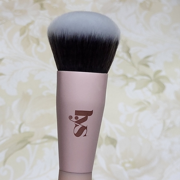 LYS Foundation & Concealer Brushes - Picture 8 of 16